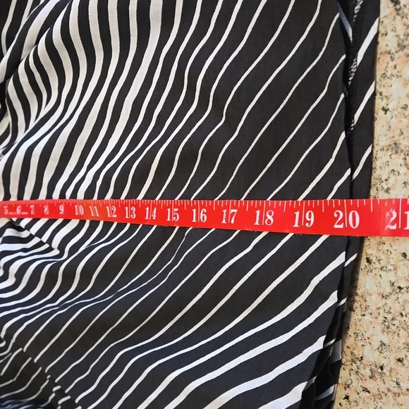 The Limited Black and White Roman-Striped Skirt 2 side Pockets Women size M - Picture 8 of 11
